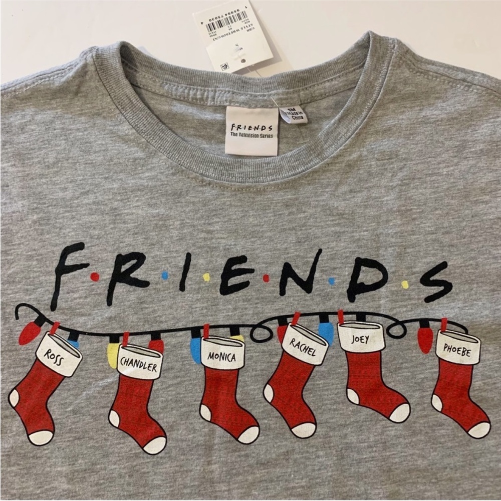 FRIENDS Christmas Tee & Scrunchie - Picture 2 of 6